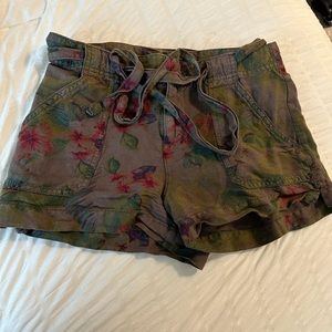 Anthropologie Green Floral Print Sanctuary Shorts ☀️🩷